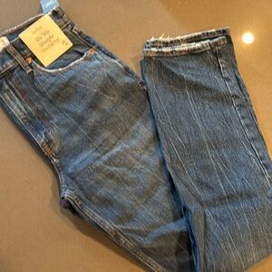 Brand new with tags. Abercrombie fitch 90s straight leg jeans. Long length
